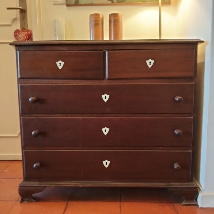 Comoda Antiga Jacaranda, madeira maciça,Estilo Dona Maria