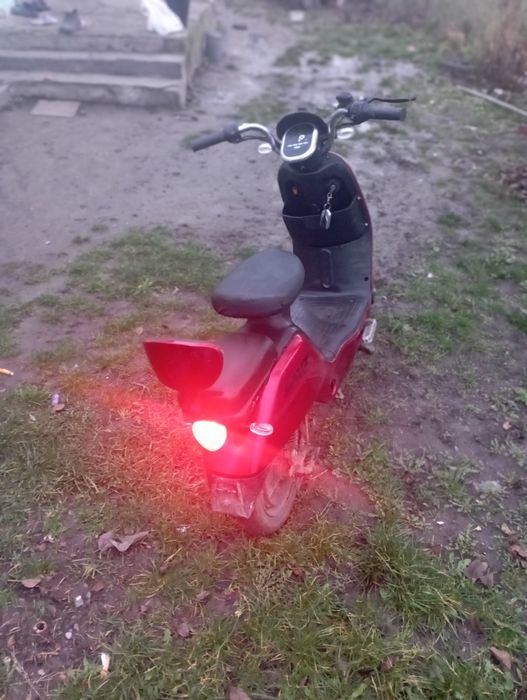 Електроскутер сів поїхав