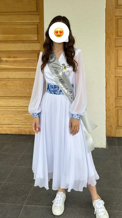 Святкова сукня з елементами вишиванки