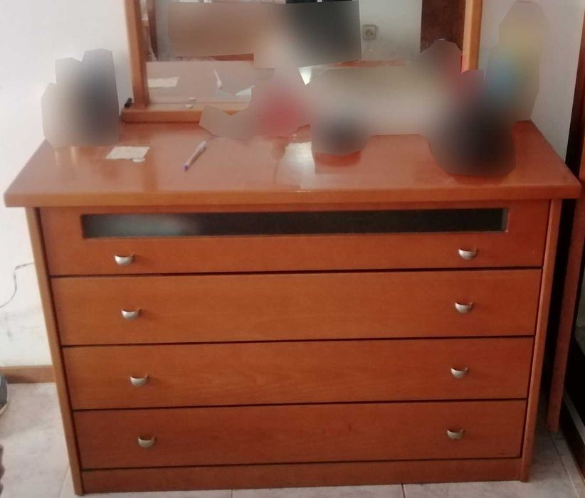 Mobília Quarto casal completo (cama grande + colchão + cómoda + Esp..)