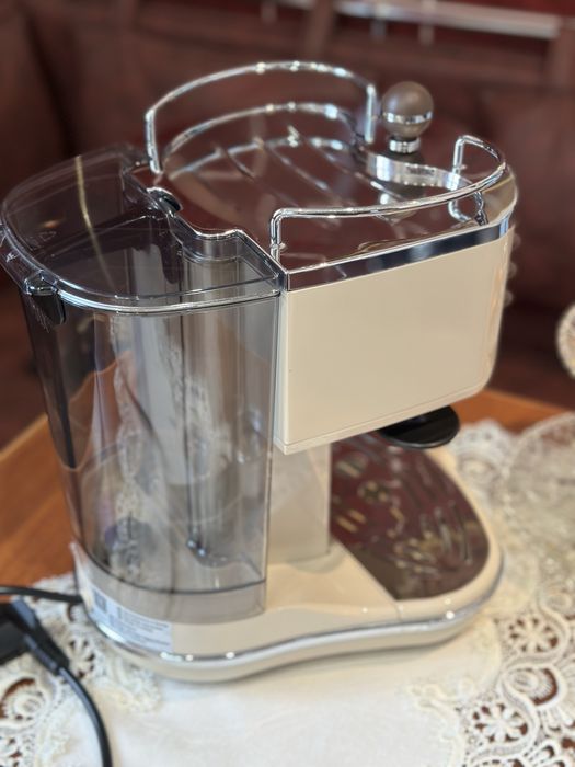 Продаю кавоварку DeLonghi ECO 311