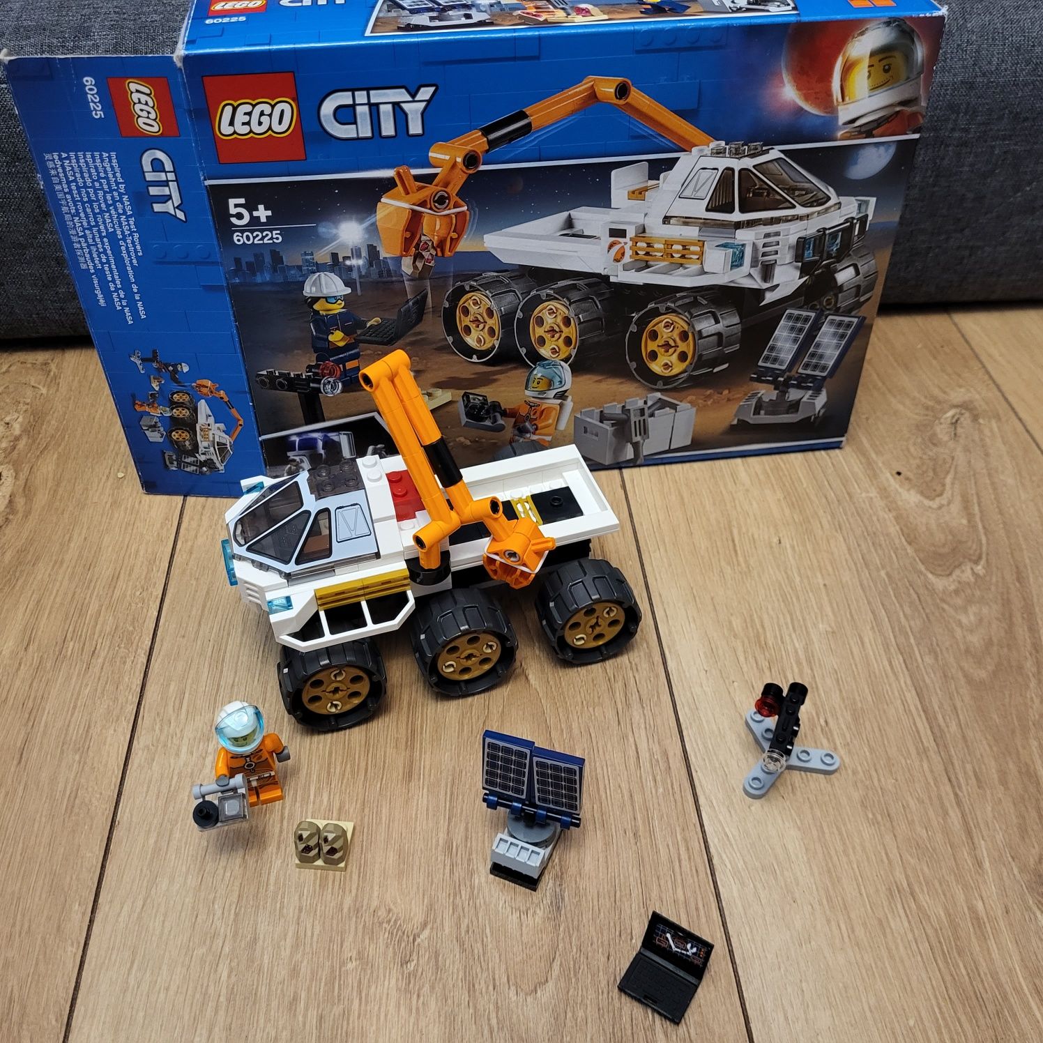 Lego City 60225 łazik 202 elementy
