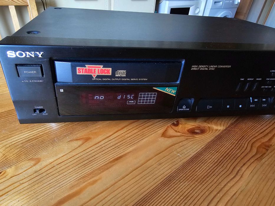 CD плейер Sony CDP-711