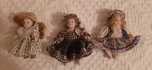 3 mini bonecas com cara e membros em porcelana