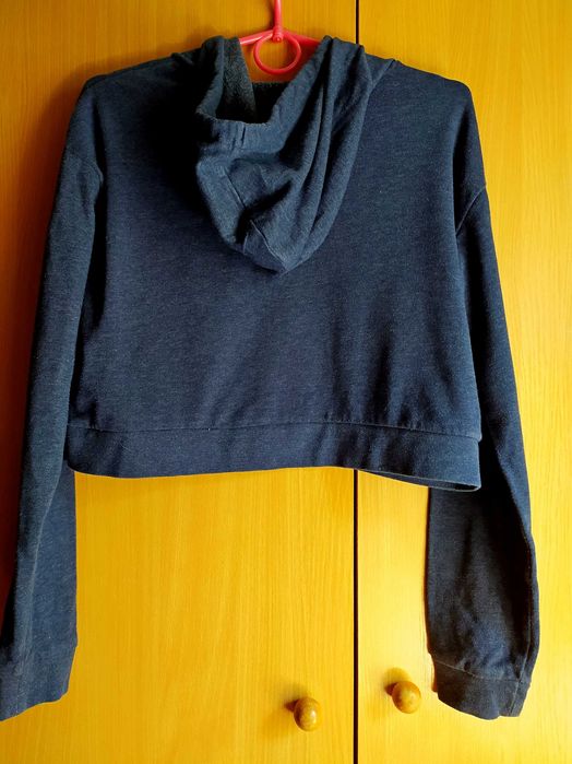 Кофта с капюшоном короткая