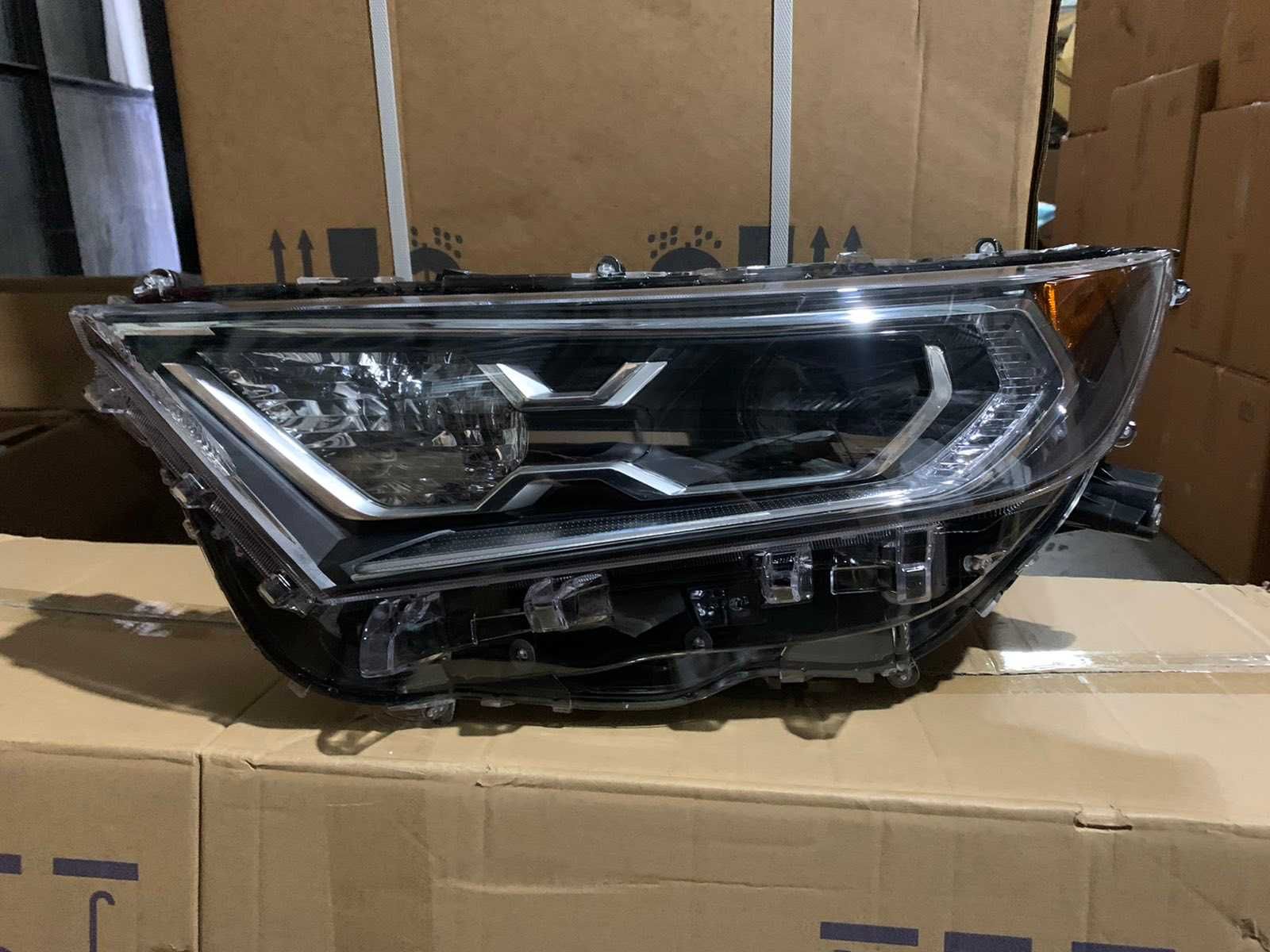 Фара правая Led Toyota Rav4 2019 2020 XLE,LE 81110-0R141