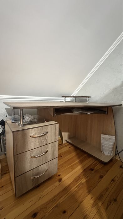 Комп’ютерний стіл письмовий стіл