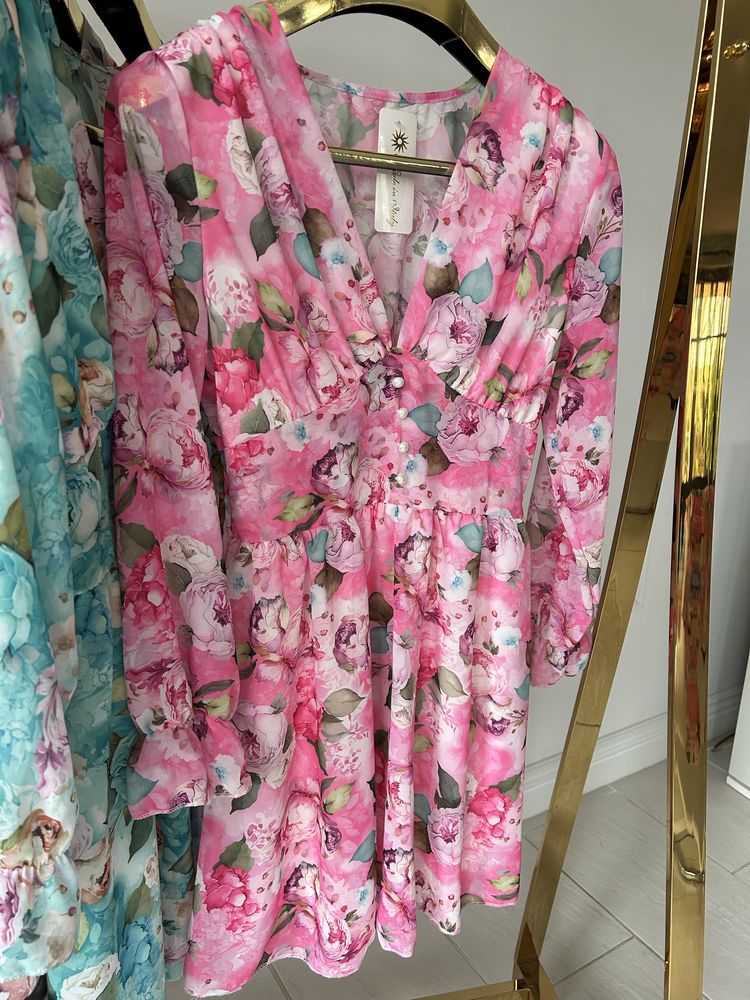Różowa sukienka w kwiaty WIOSNA 2024 Butik KS