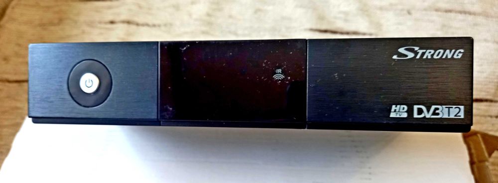 Тюнер Т2 Stong STR8500 не включается