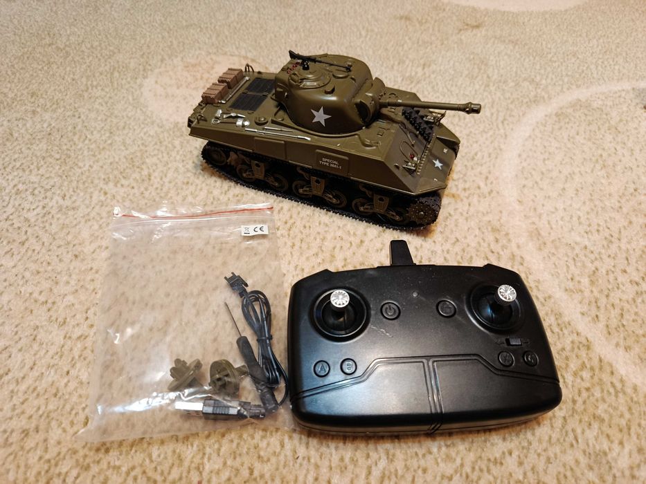 Czołg zdalnie sterowany U.S. M4A3 Sherman 1/30