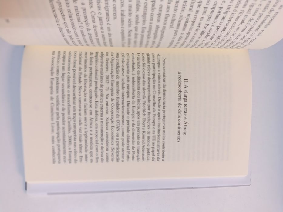 Os Portugueses e o Mundo, de Raquel Vaz-Pinto