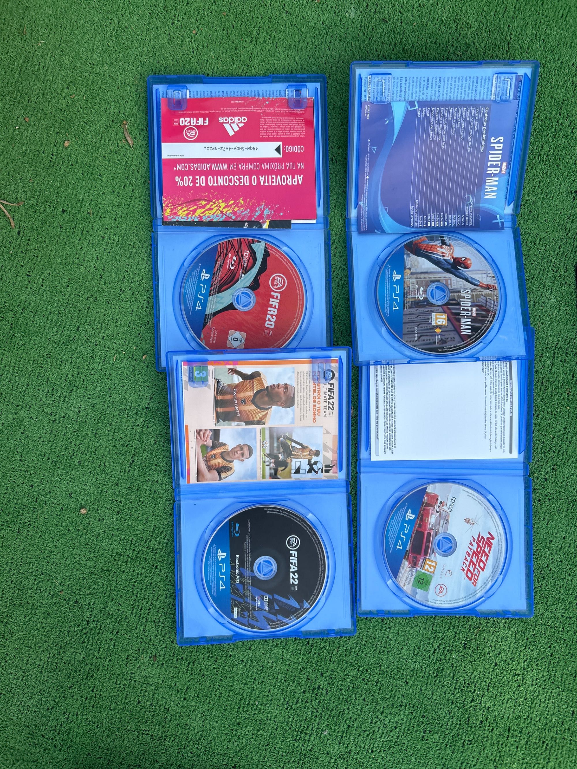 PS4(1TB)+1 comando+ 4 jogos