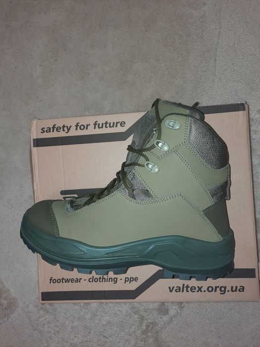 Продаю берці , зимові, нові. Valtex