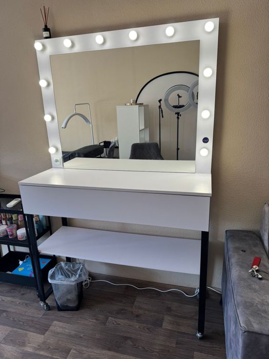 Продам Стол Бровиста Визажиста