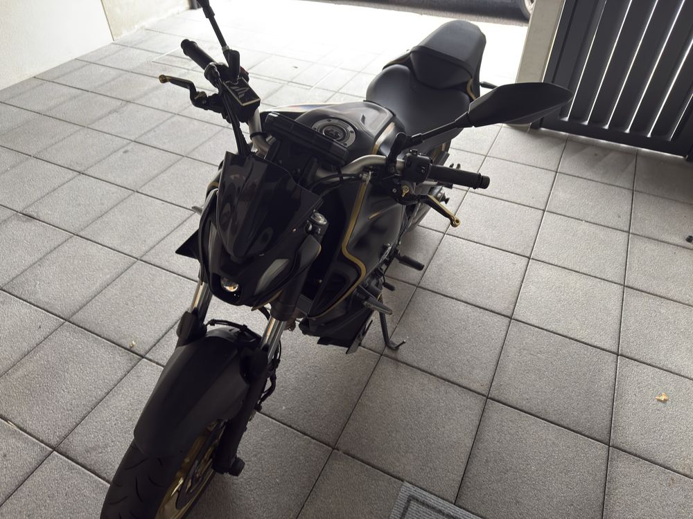 Yamaha mt-07 akrapovic