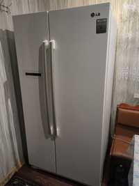 Продам двух дверний  холодильник Но Фрост в новому стані.