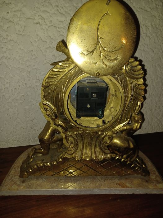 Um relógio vintage muito bom estado