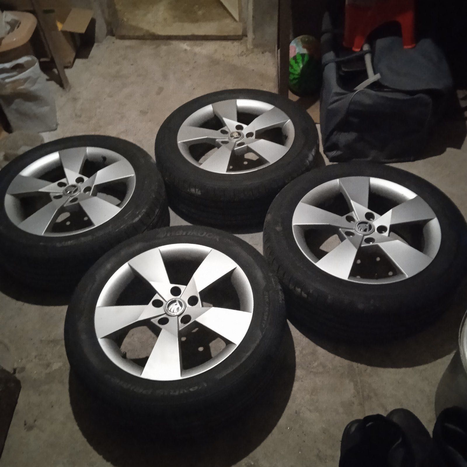 комплект коліс 215/55/17 шини Hankook ventus prime 3 диски шкода