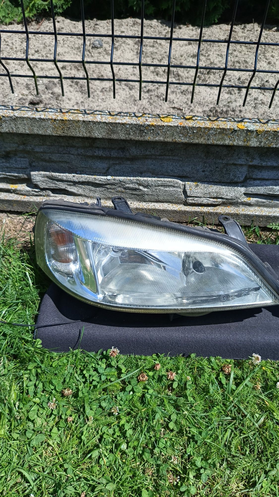 Lampy przednie reflektory Opel Astra II G kombi 2004r