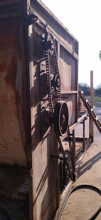 Розривач тюків до соломорізкі.