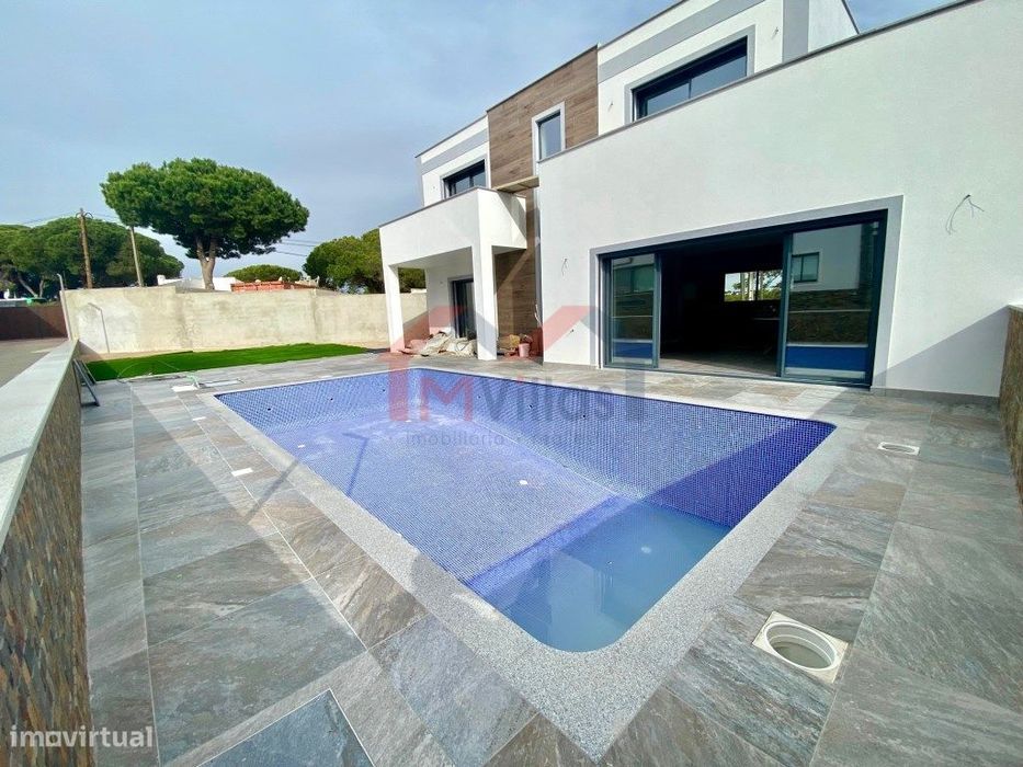 Moradia V3 semi-geminada com piscina e garagem - Albufeira