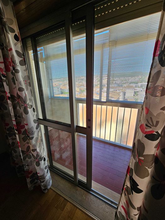 Quarto 320€ c/ Varanda e AC - Vale Flores