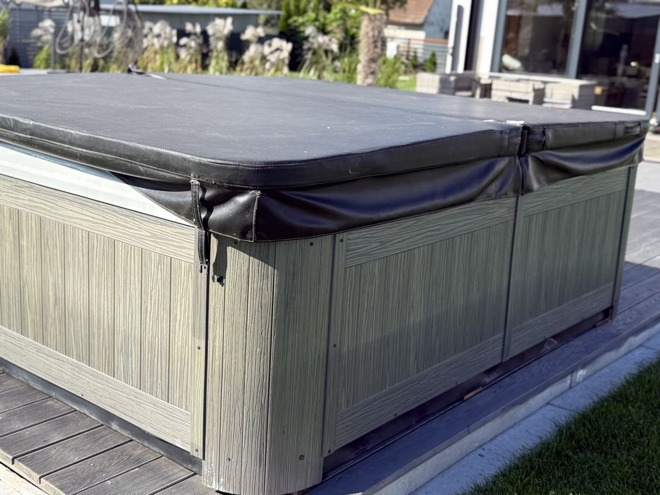 Jacuzzi spa duze