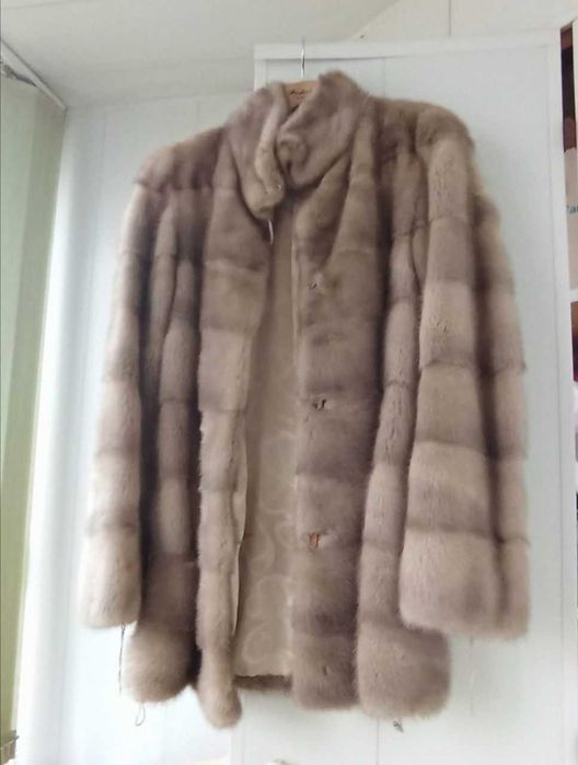 Продам норкову шубу