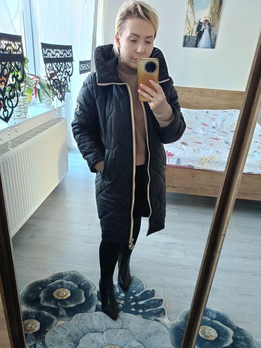 Długa kurtka zimowa z mankietami syntetycznymi