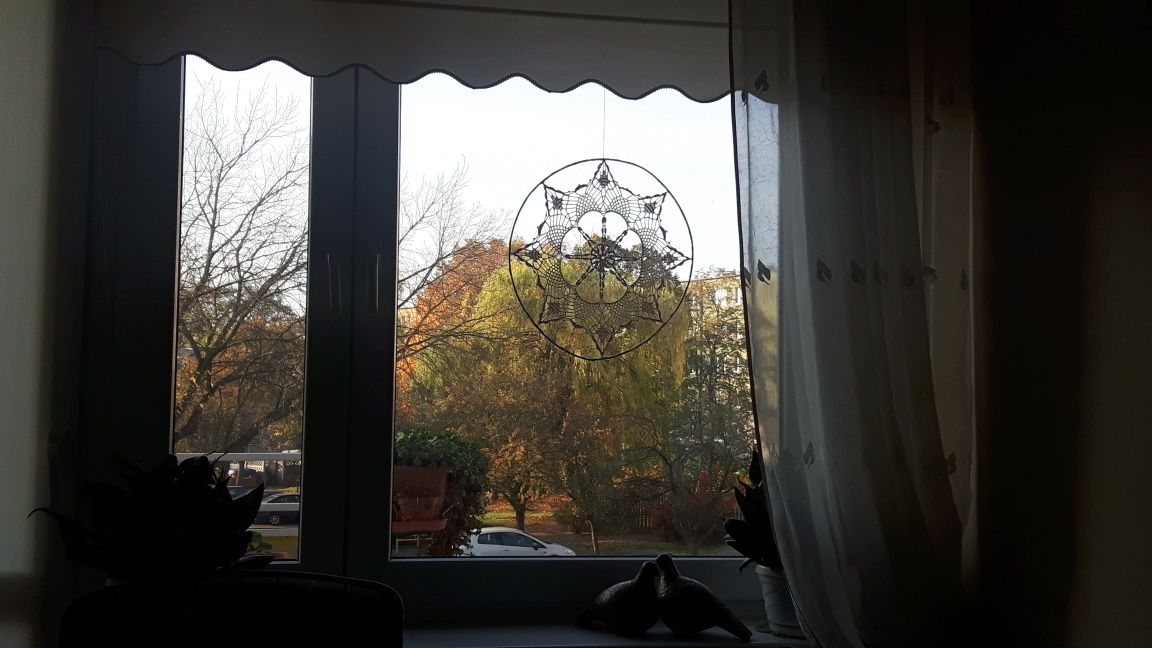 ozdoba okna - ażurowa zawieszka