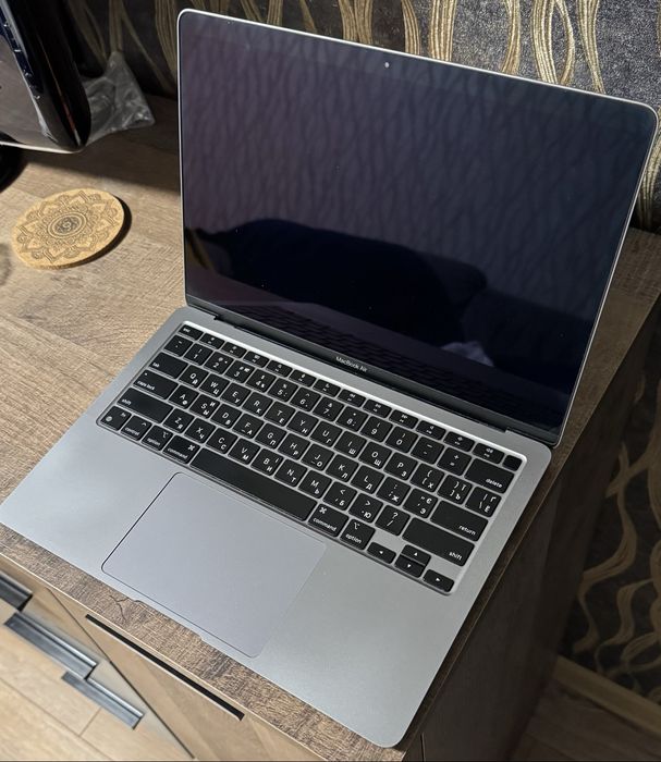 Macbook Air M1 8/256. Чудовий стан.