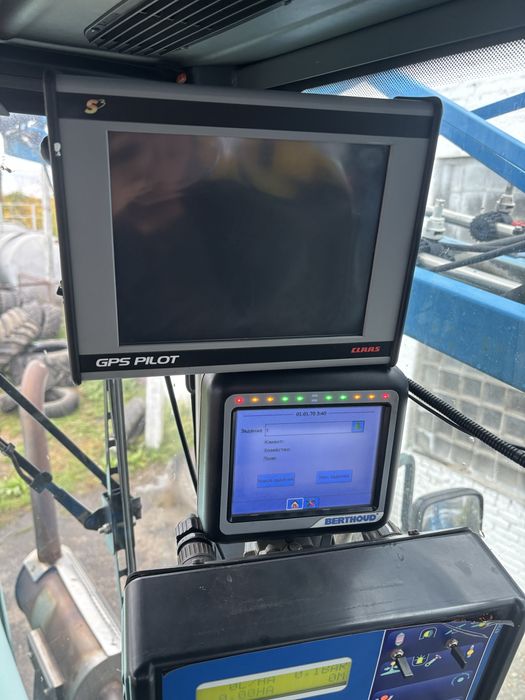 Самохідний оприскувач Berthoud Raptor 4240