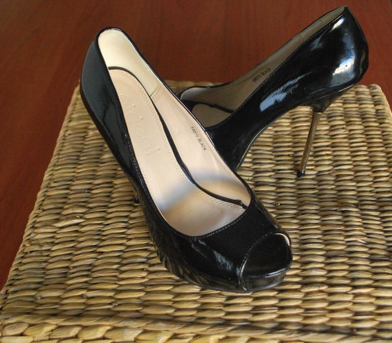 Sapatos Verniz Elegantes e Novos Marca Ideal Shoes Tamanho 40