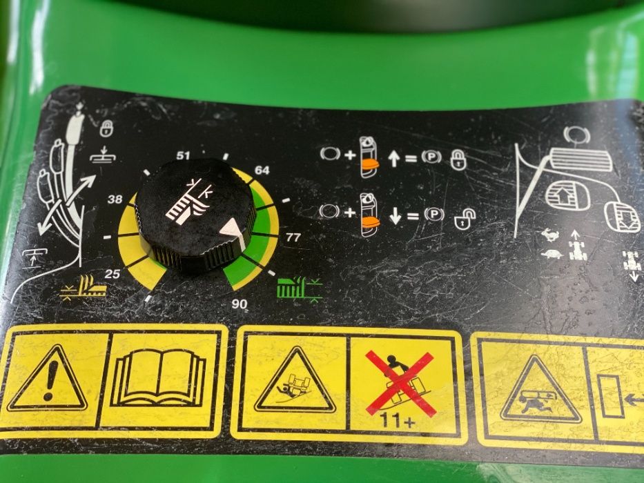 Traktorek Kosiarka John Deere LTR 166 / 16KM B&S V-TWIN / 300L KOSZ