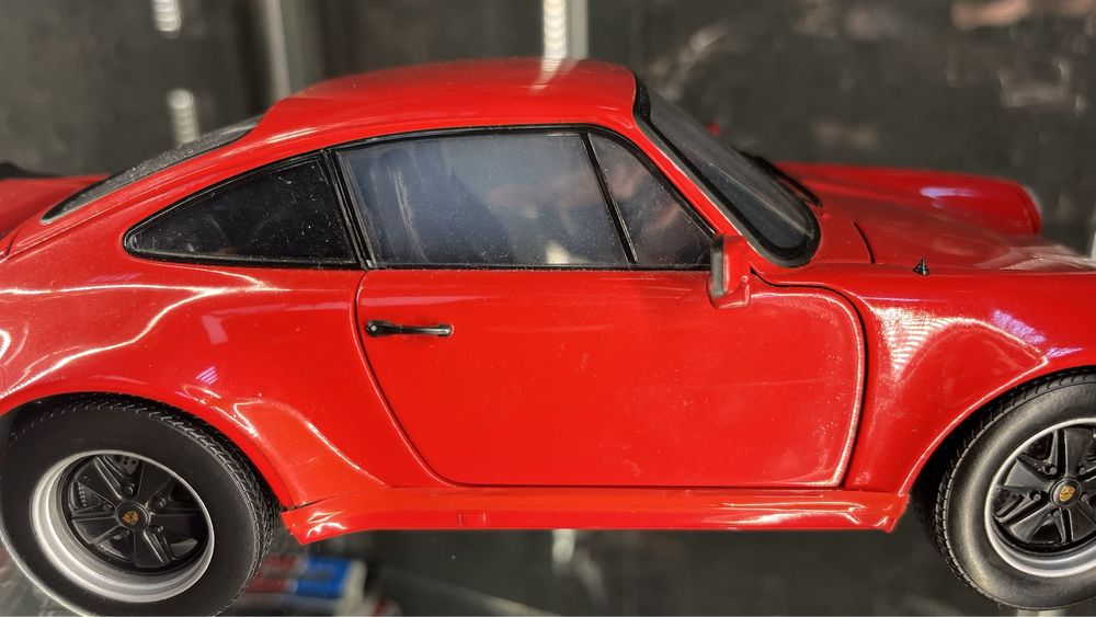 Porsche 911, 3.0 Turbo (1975) - Norev 1/18