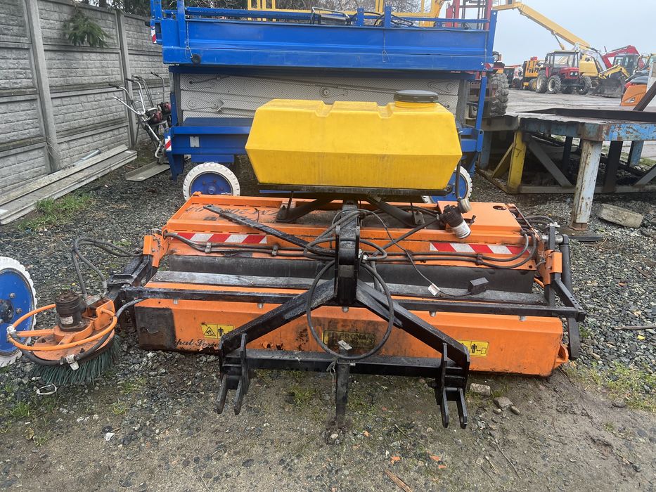 Zamiatarka zawieszana ciągnikowa