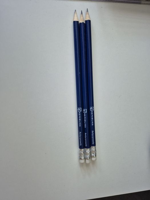 3 ołówki z TV Republika