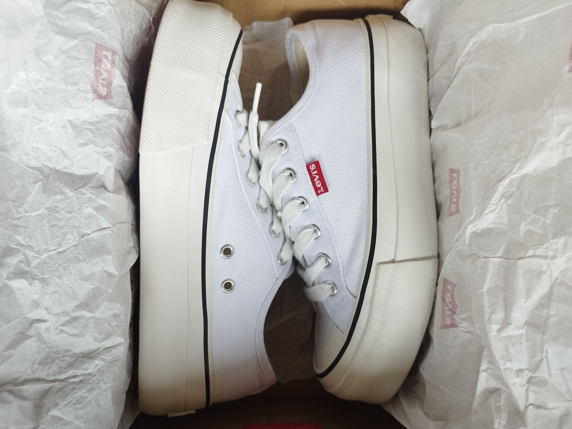 Trampki firmy Levi's .