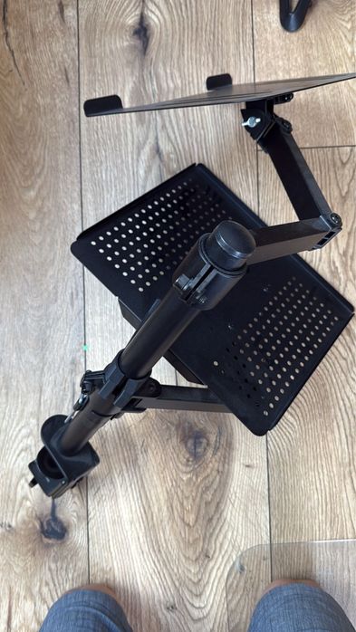 uchwyt stojak na laptopa mocowany do biurka