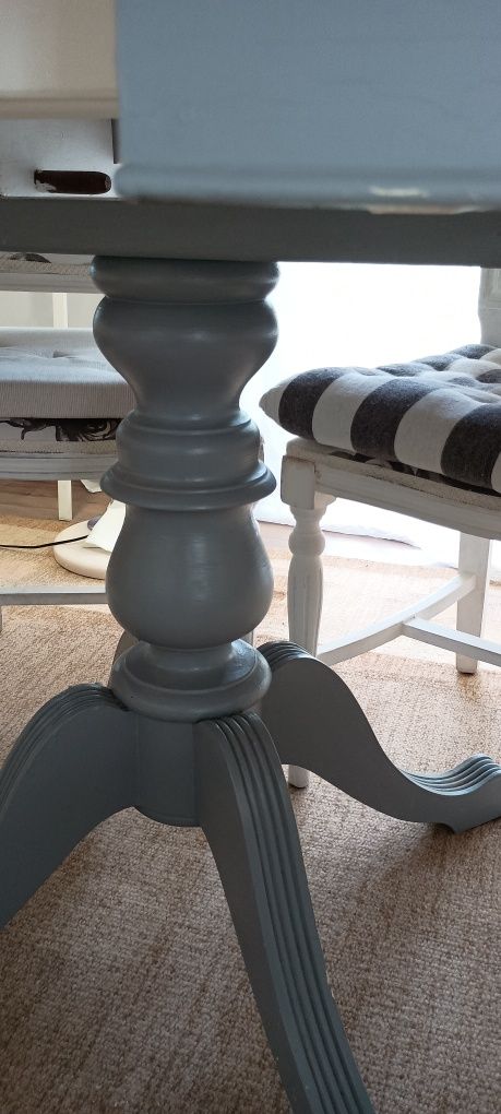 Conjunto mesa extensível e 6 cadeiras estofadas