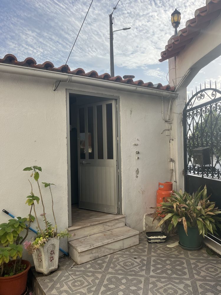 Alugo quarto em Famões T2/Casa – ambiente sossegado, entrada imediata