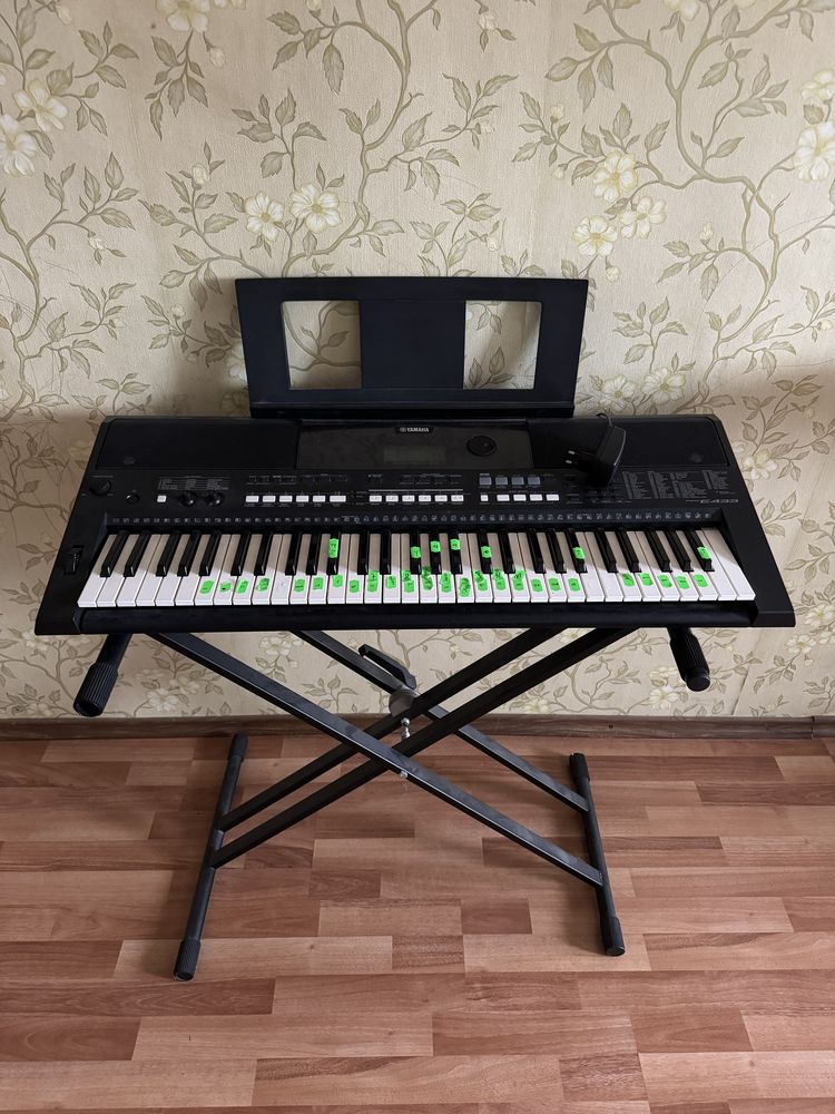 Продам синтезатор Yamaha PSR E433 + подставка