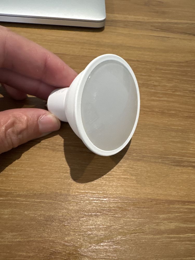 Smart LED bulb AC100-240v