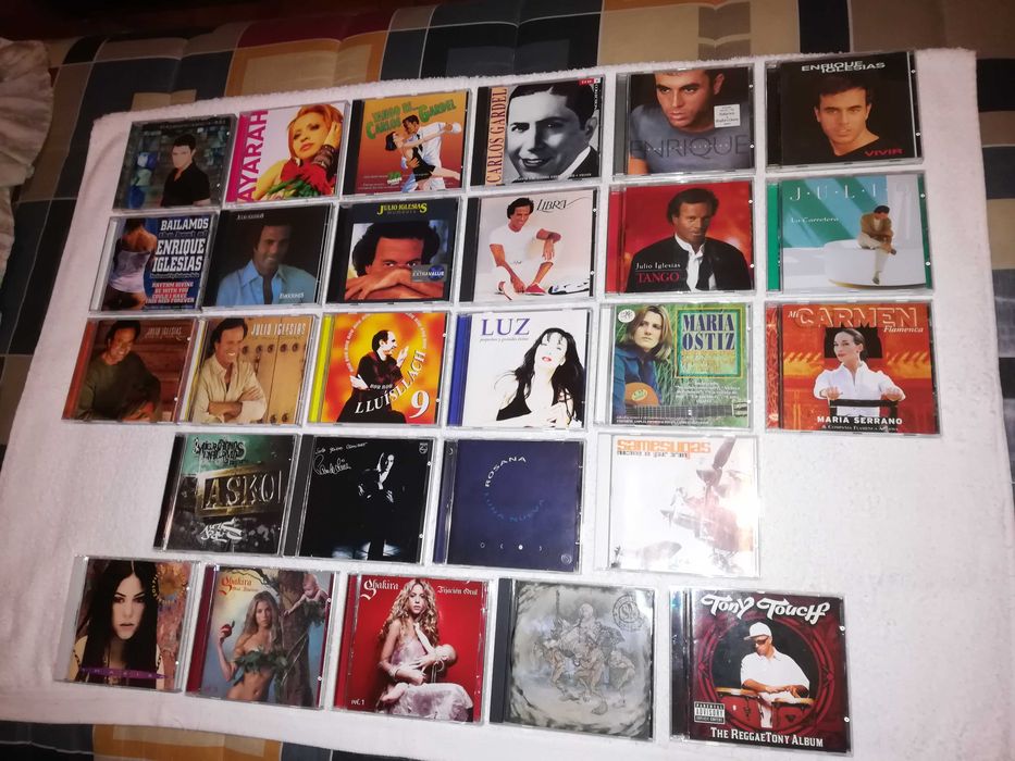 música espanhola, hispânica (iglesias, carlos gardel, rosana, shakira)