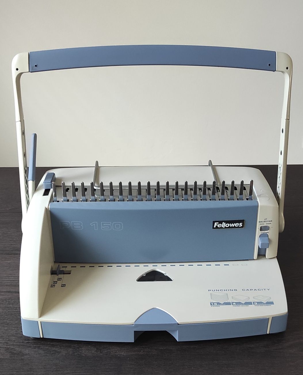 Máquina de encadernação/perfuração Fellowes PB 150 manual