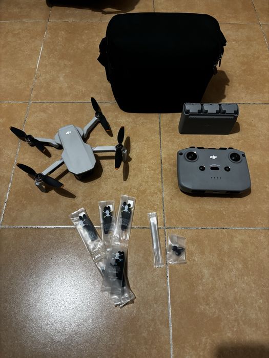Drone DJI Mini 2 SE Fly More Combo