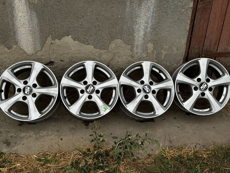 Титани Меган 3 , Toyota Corolla5/114.3