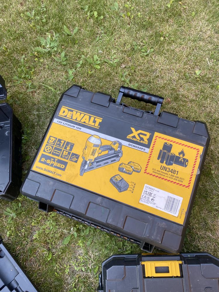 Ящик для инструмента Dewalt Tstak