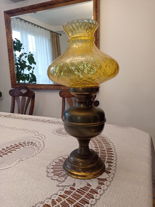 Mosiężna lampa naftowa