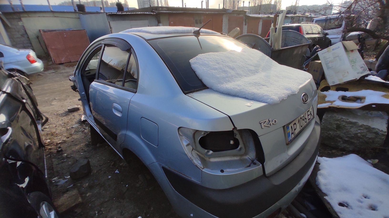 Розборка Kia Rio 2 1.4 дверь багажник четверть крыша порог стекло